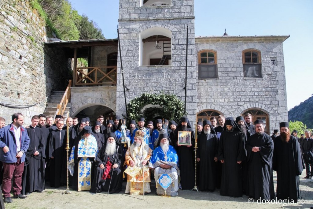 (Galerie FOTO) - Hramul Chiliei „Buna Vestire” de la schitul Lacu din Athos 