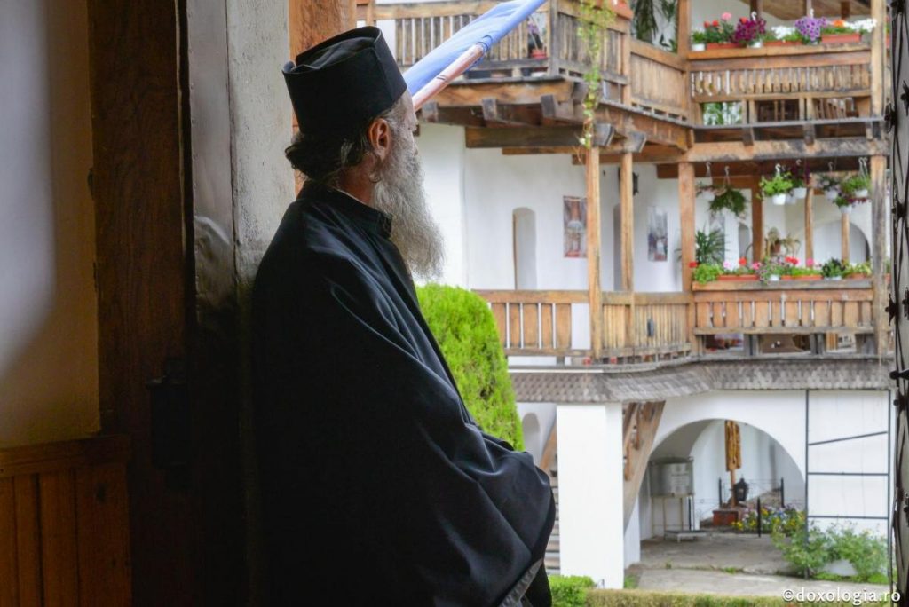 Slujirea lui Dumnezeu se face prin slujirea aproapelui